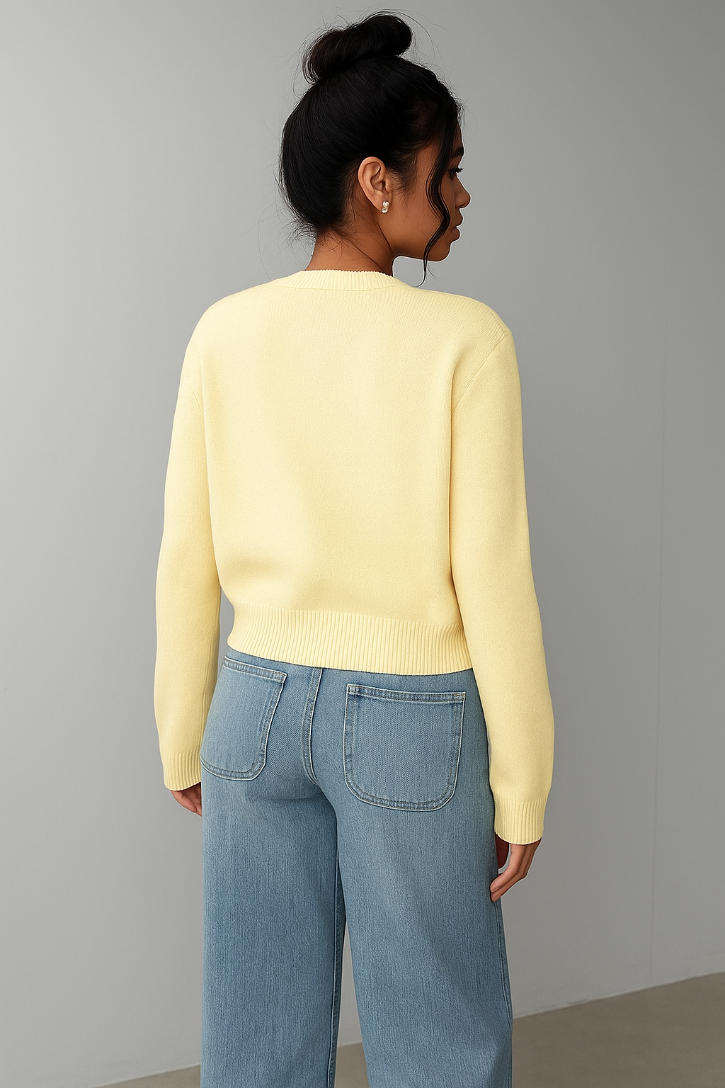 Chic Knit Cardigan – Slim Cropped Sweater for Women